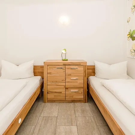 Bungis - 28 Ferienhaeuser Am Grimnitzsee G7 *